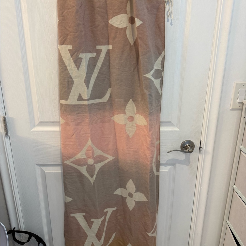 Louis Vuitton Beige and Pink Gradient Monogram Stole